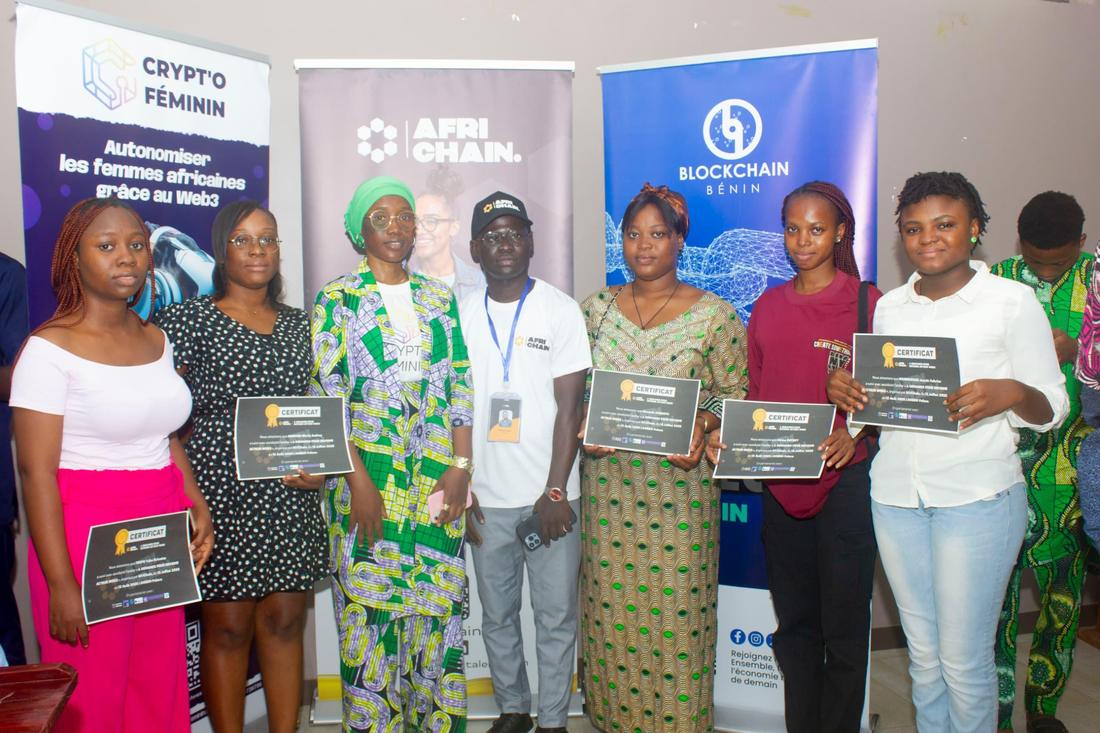 Remise des certificats aux lauréats de la formation AfriChain Talent, en partenariat avec Blockchain Bénin et Crypt'O Féminin