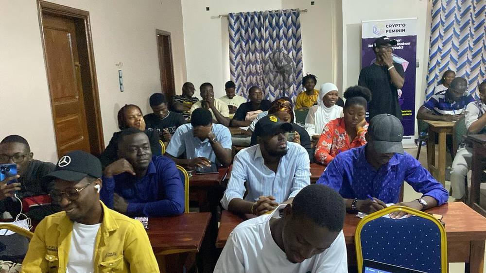 Salle de formation AfriChain Talent pleine d'apprenants