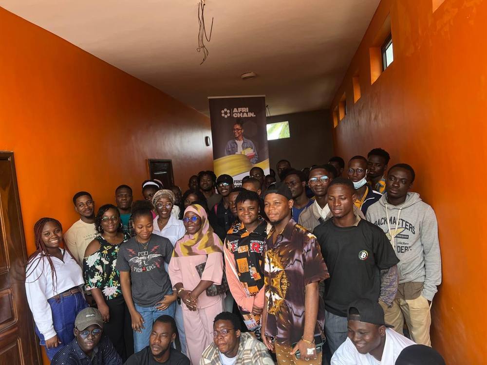 Grande photo de groupe d'une cohorte AfriChain Talent